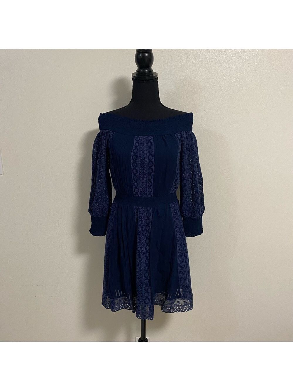 Alice + Olivia Dress Women’s Size 0 Indigo Pammy Eyelet lace Off the Shoulder